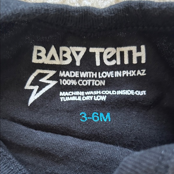 Black and Red Baby Bodysuit Set - Picture 2 of 4